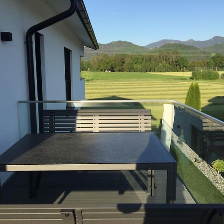Ferienwohnung Black White Raubling Exterior foto