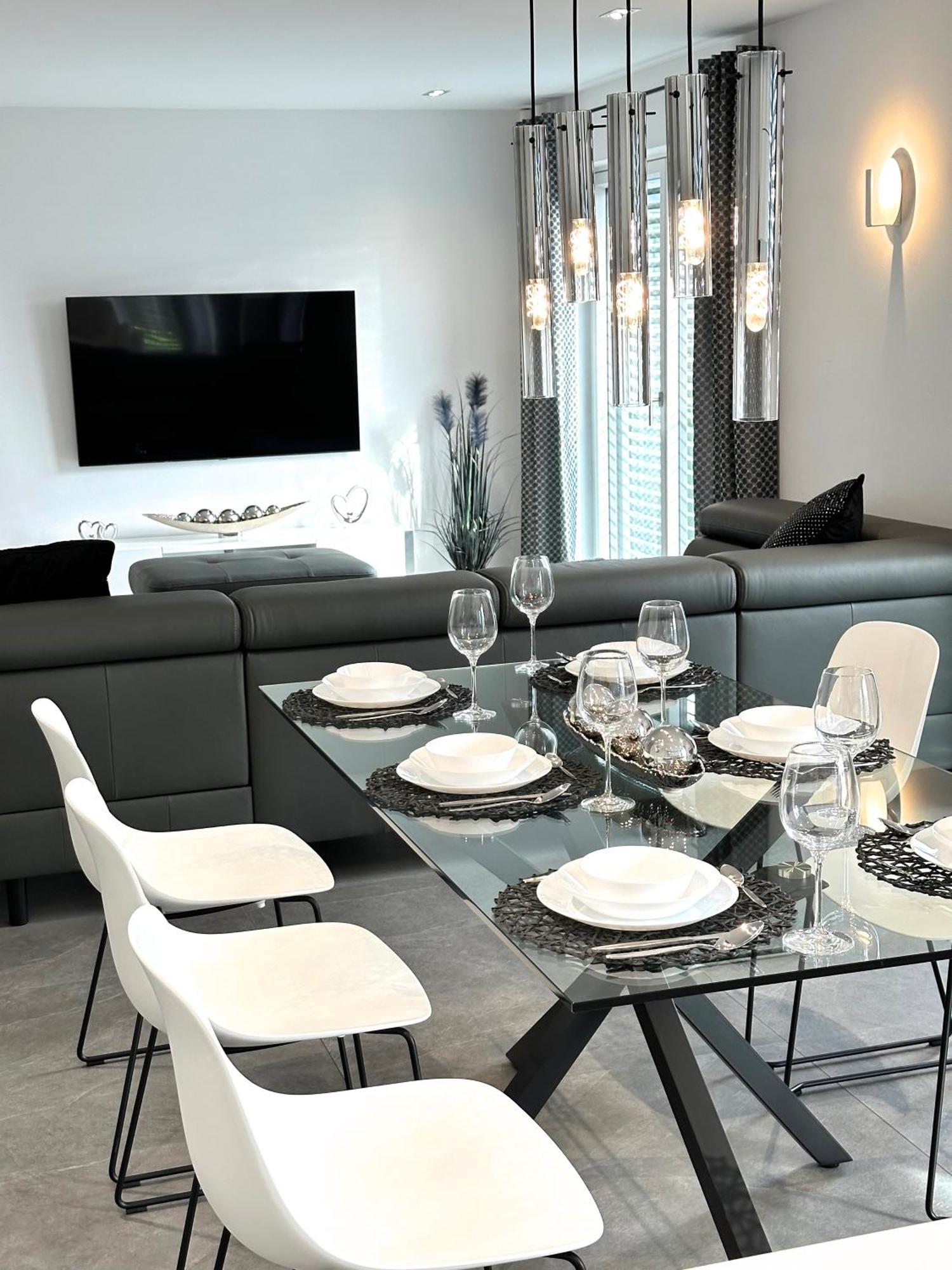Ferienwohnung Black White Raubling Exterior foto