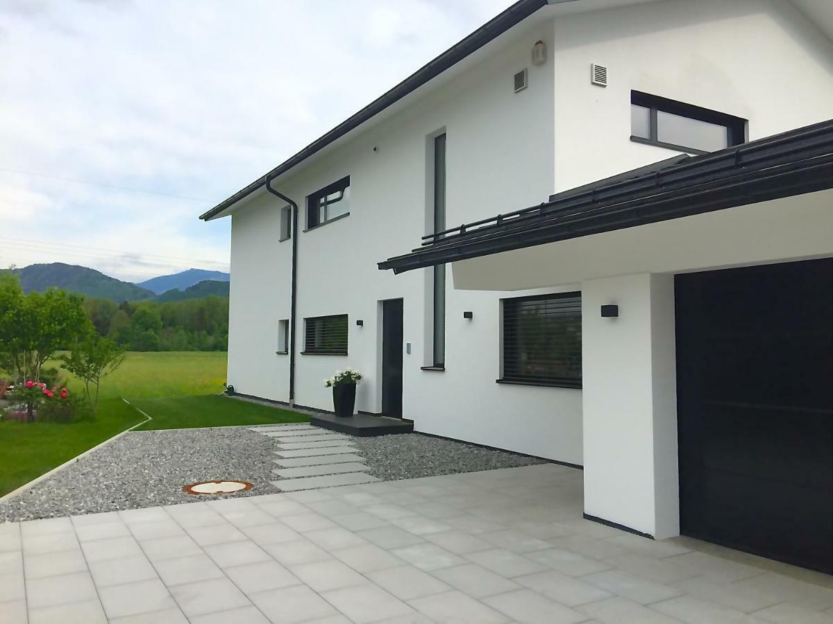 Ferienwohnung Black White Raubling Exterior foto