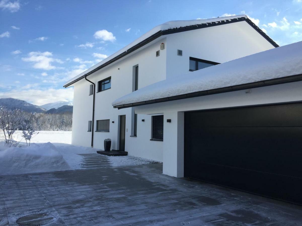 Ferienwohnung Black White Raubling Exterior foto